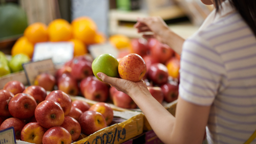 shopping for apples